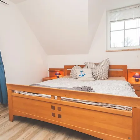 Am Bahndamm 81a Haus Schwalbe Holiday home Zingst